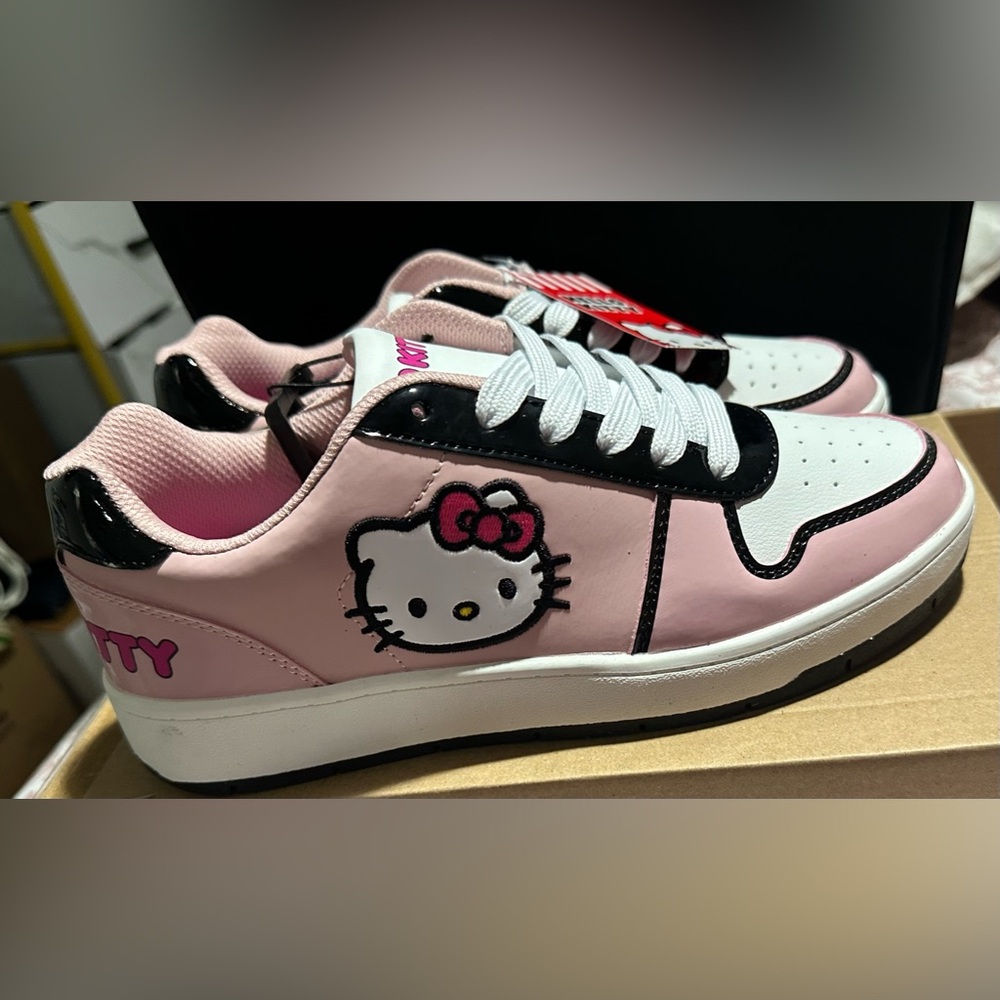 Hello Kitty by Sanrio Women Pink Sneakers, Regular Width. Size 7